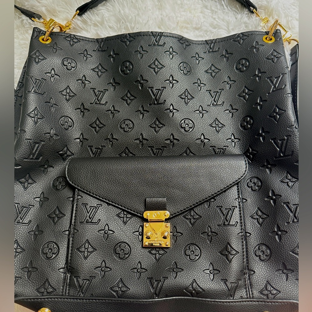 NOT real Louis Vuitton purse!